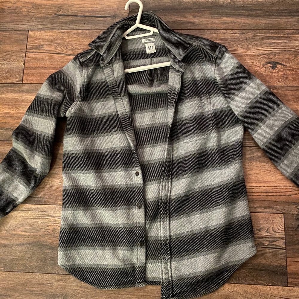 gap shacket - Picture 1 of 2